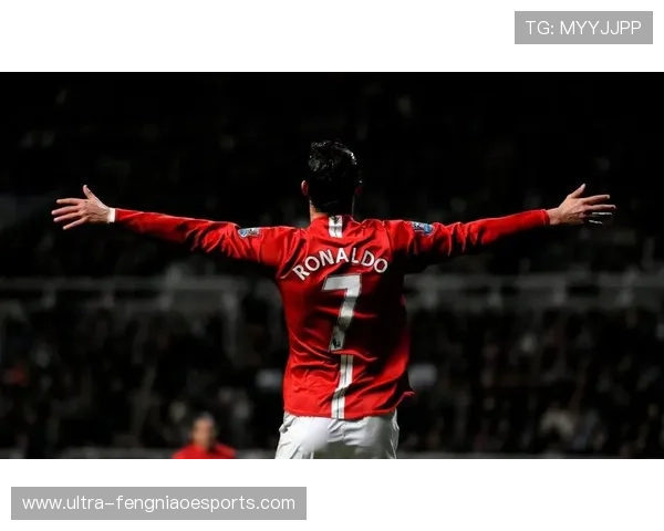 足球球星背影：赛场荣耀与追梦路的缩影